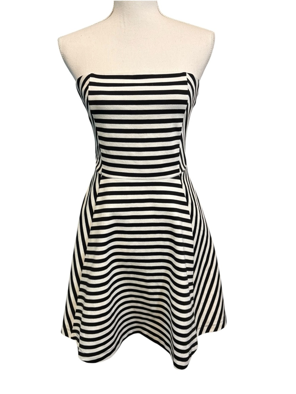 Express Strapless Black and White Fit and Flare Dress.  Size 6